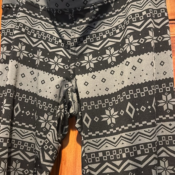 Ladies, winter themed, snowflake leggings - Picture 2 of 4